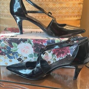 Bandolino Zeffer Strappy Bow Pumps – Black Patent, Size 9